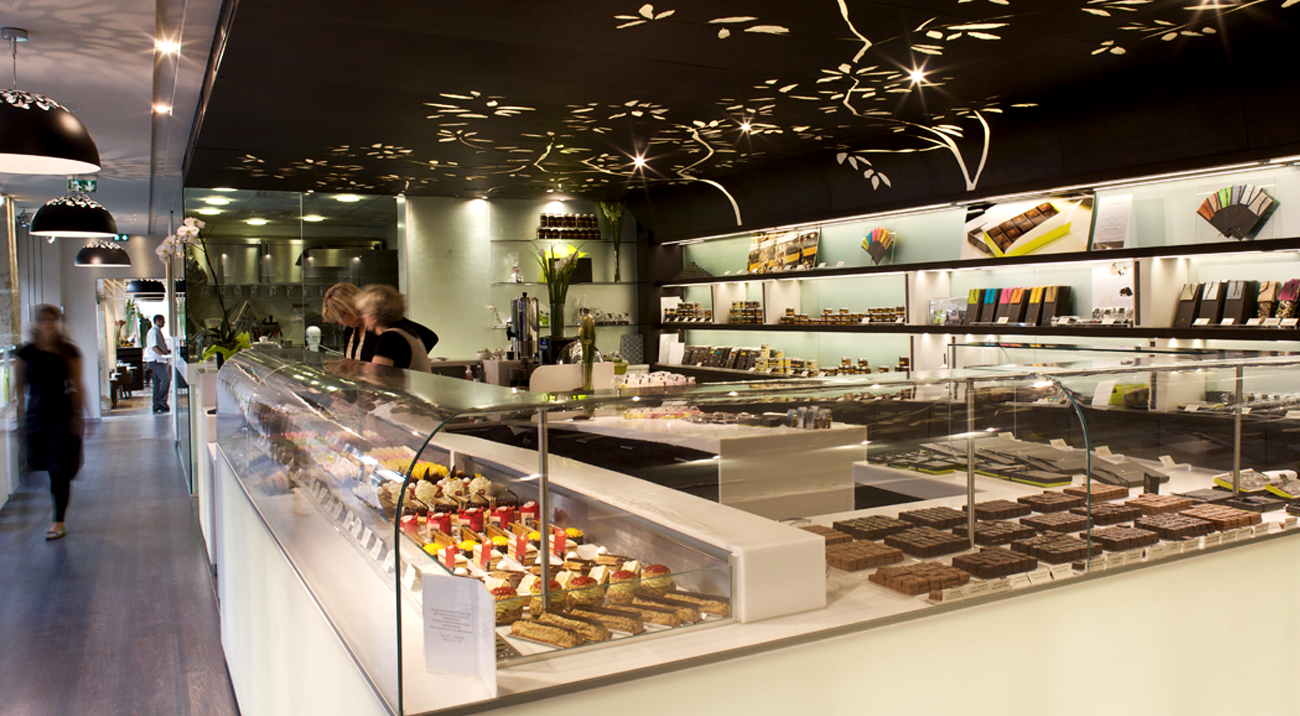 A chocolate store that offers all kind of chocolate bars, chocolate bonbons, and other chocolate products.